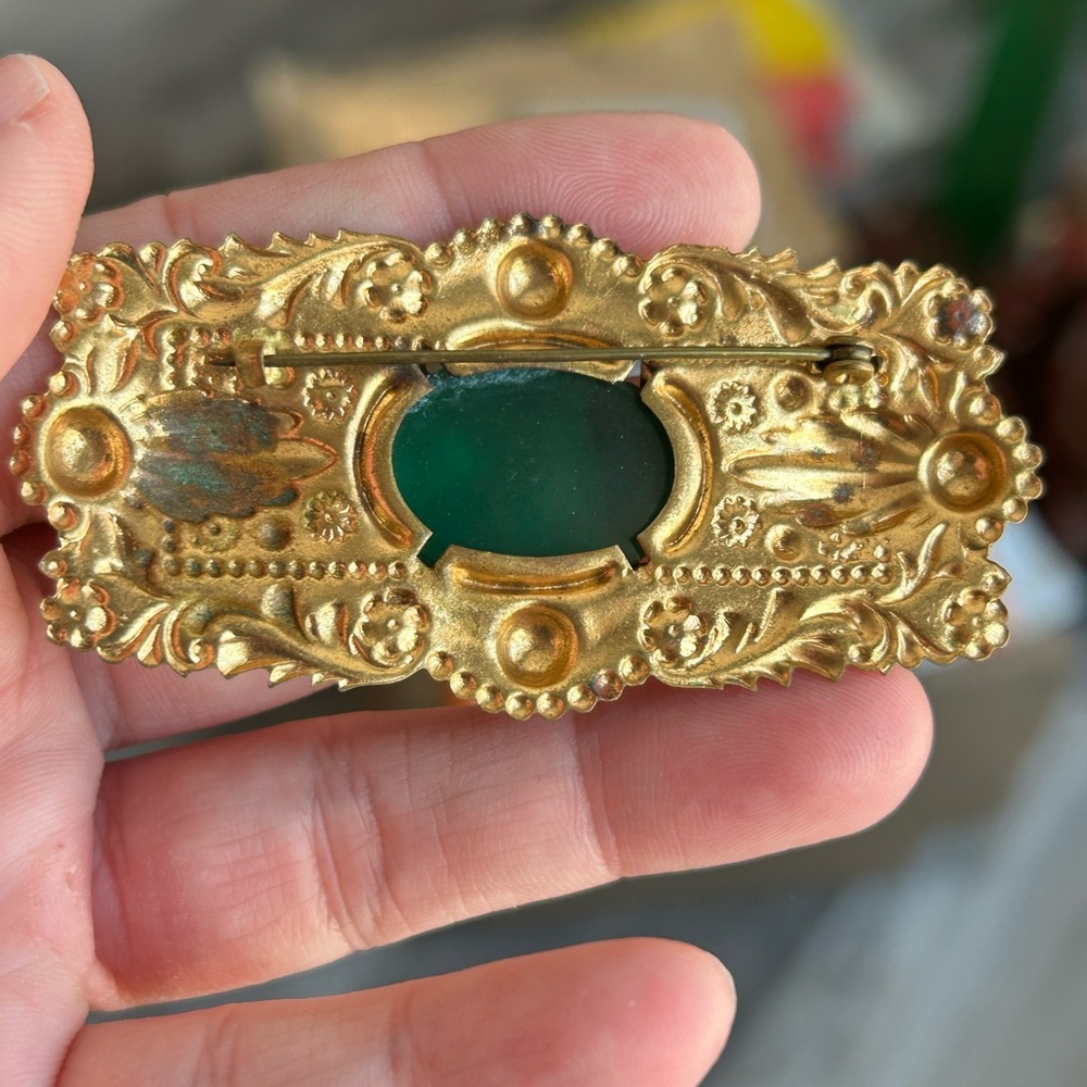Egyptian gold ornate vintage 1940’s brooch - Picture 6 of 9